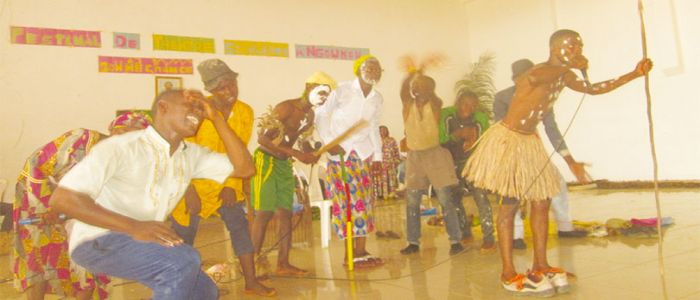 Théâtre: Ngoumou fait son école